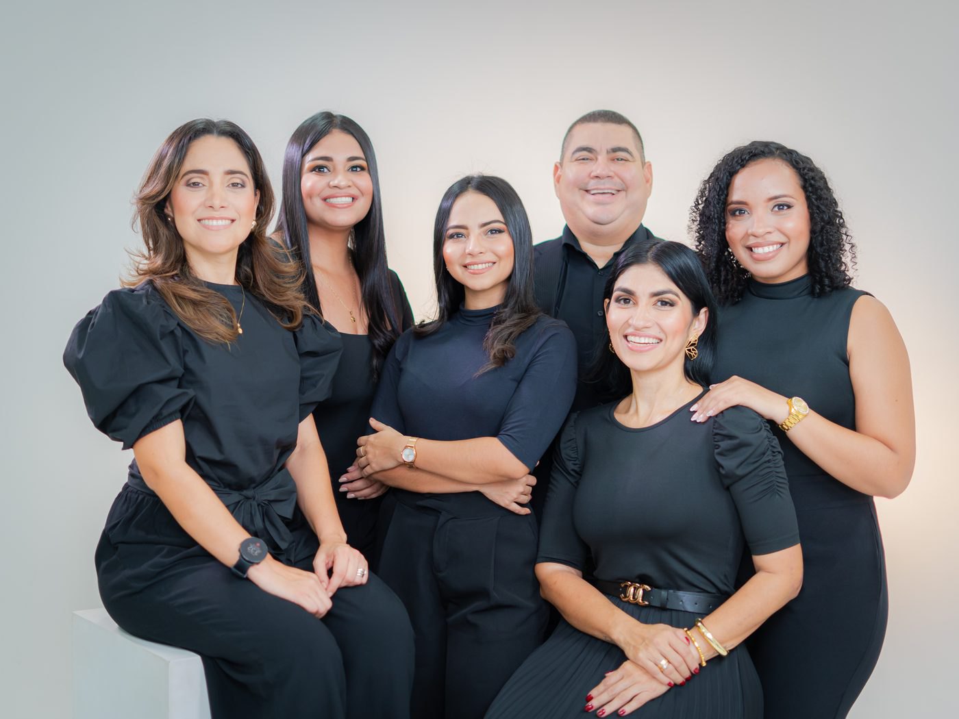 Equipo completo de Cevi Abogados en sesi&oacute;n profesional
